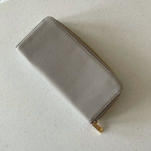gray wallet